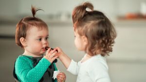 Read more about the article Ätherische Öle für Kinder nach Alter: Welches Öl ab wann?